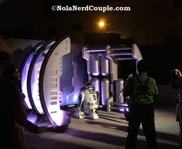 r2d2, star wars, running, disney world