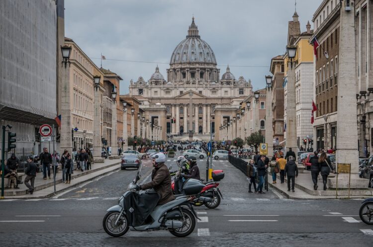 people in st peter s square