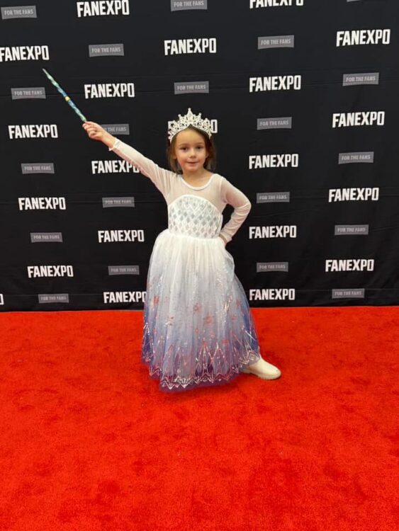 A girl cosplaying as Elsa at Fan Expo New Orleans